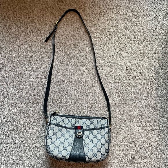 Gucci Vintage Monogram Crossbody - Picture 2 of 16